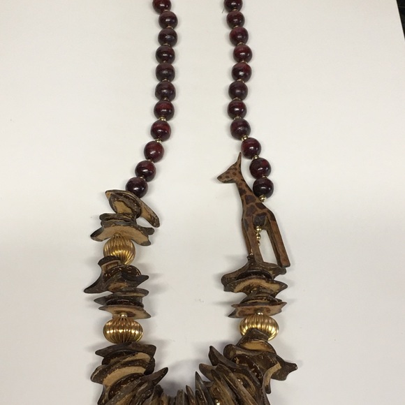 Wooden giraffe and bead necklace - Picture 4 of 5